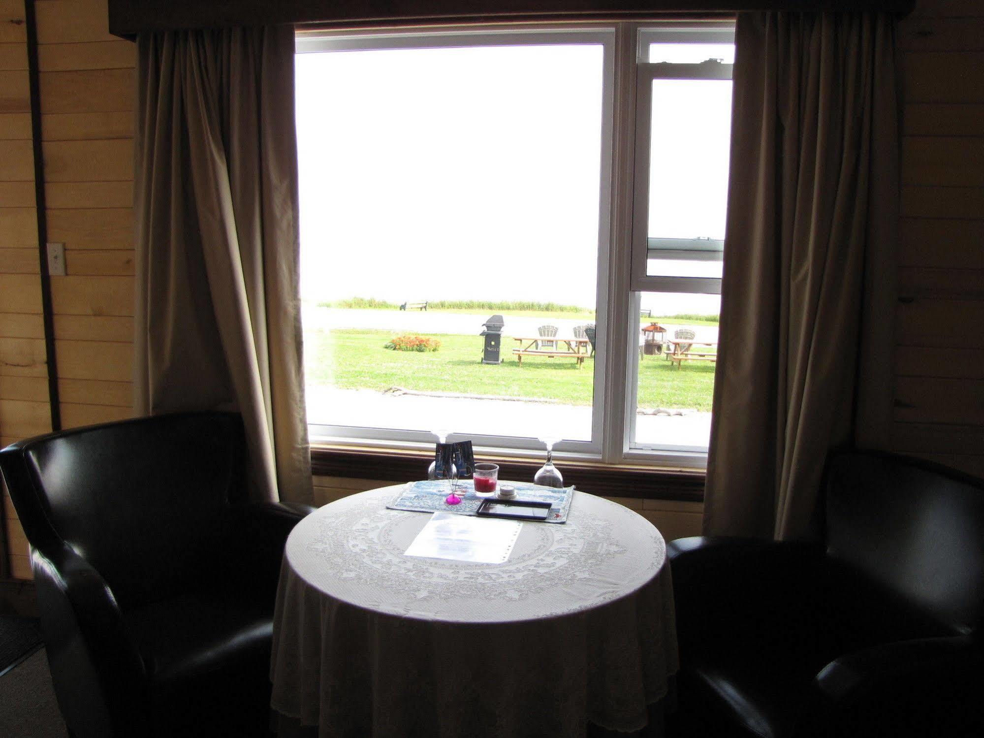 Motel Du Haut Phare Cap-des-Rosiers ภายนอก รูปภาพ